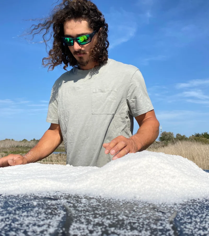 Ronan Guittonneau producteur de sel à Noirmoutier